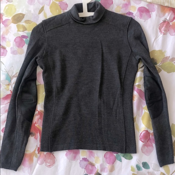 Luxurious PRADA Turtleneck  - 95% wool 😻 - Picture 1 of 11